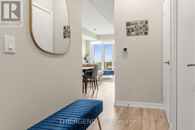Photo du bâtiment - 2020 Bathurst St