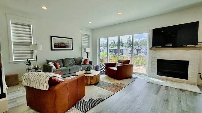 Building Photo - Stunning 2020 Custom-Built Home in the Sou...