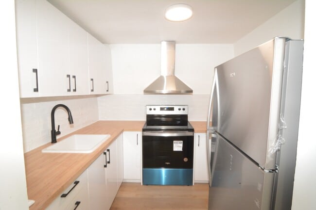 Photo du bâtiment - 137 Oakdale Ave