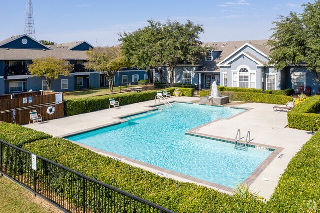 Swimming Pool - Villas of Remond