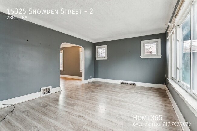 Foto del edificio - 15325 Snowden St