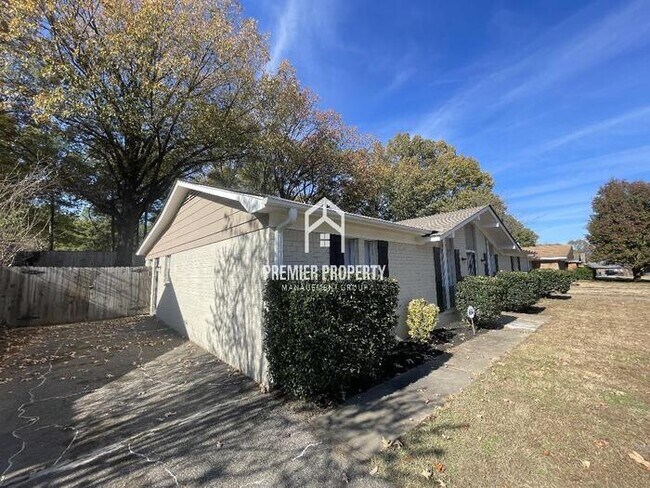 Building Photo - 1387 Greenland Rd - Available Now!