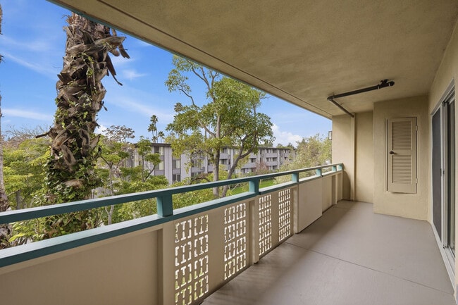 Spacious Balcony - Fayette Arms Apartments
