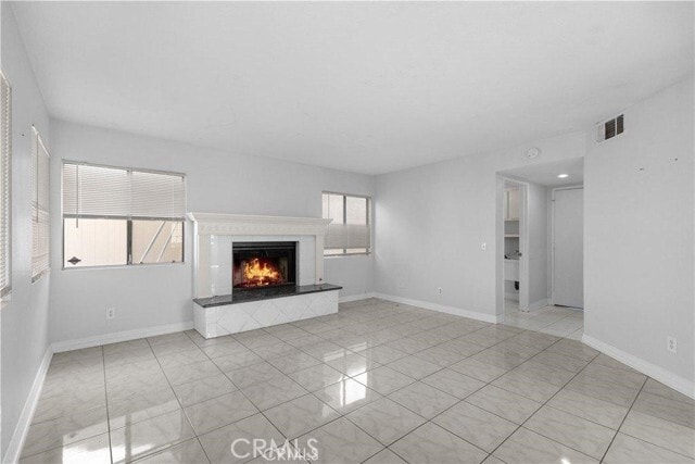 Building Photo - 10694 Independence Ct