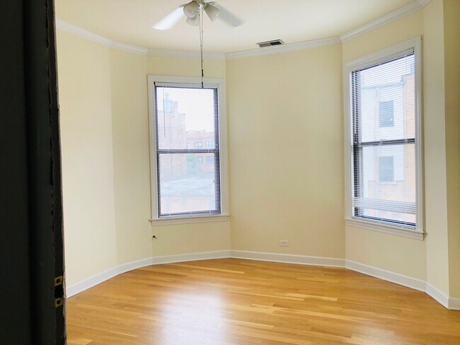 Building Photo - 1410 W Irving Park Rd