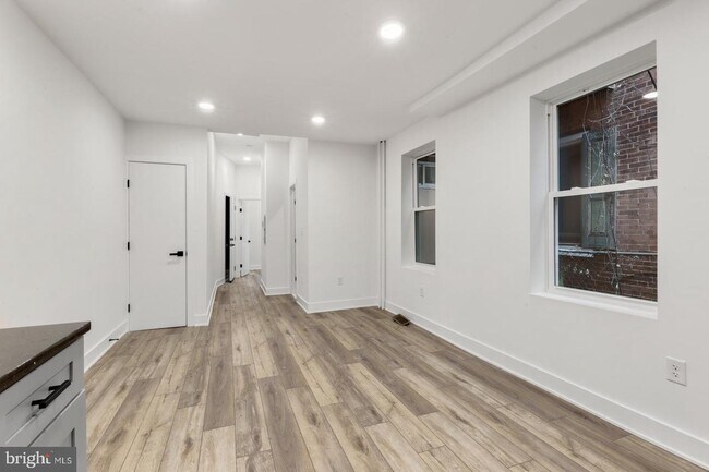 Building Photo - 2938 W Girard Ave