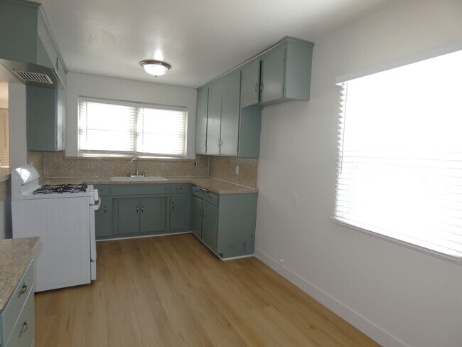 Foto del edificio - **Available NOW in Whittier!**