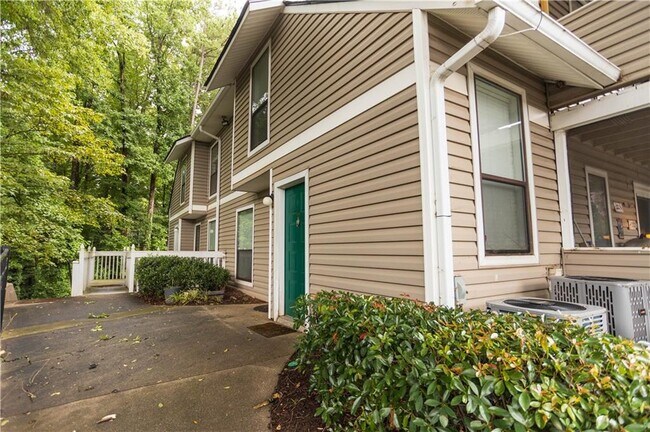 Foto del edificio - 1202 Wynnes Ridge Cir SE