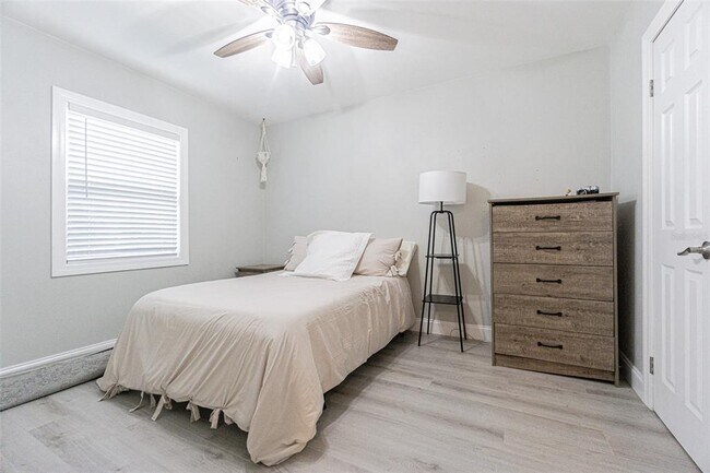 Foto del edificio - 701 W Henry Ave