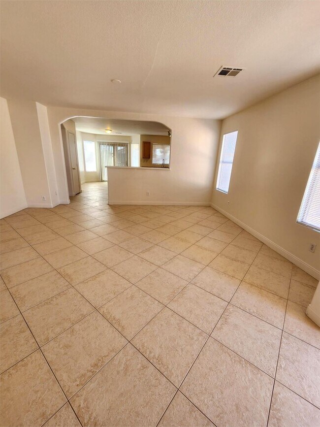 Building Photo - Single-Story Home with 2-Car Garage in Cul...