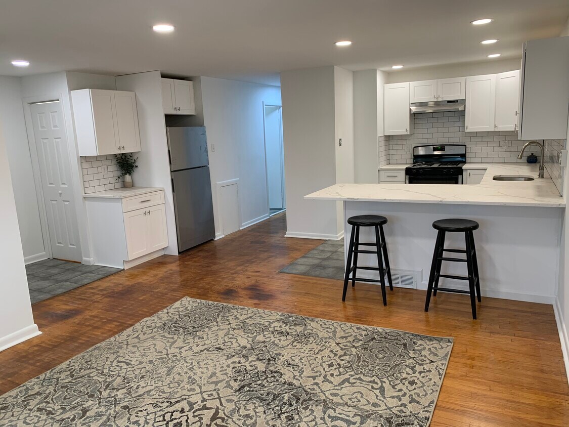 Be the first to live in this fully renovated apartment - 5489 Vicaris St