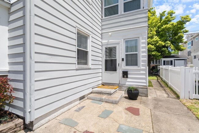 Building Photo - 115 N Wilson Ave