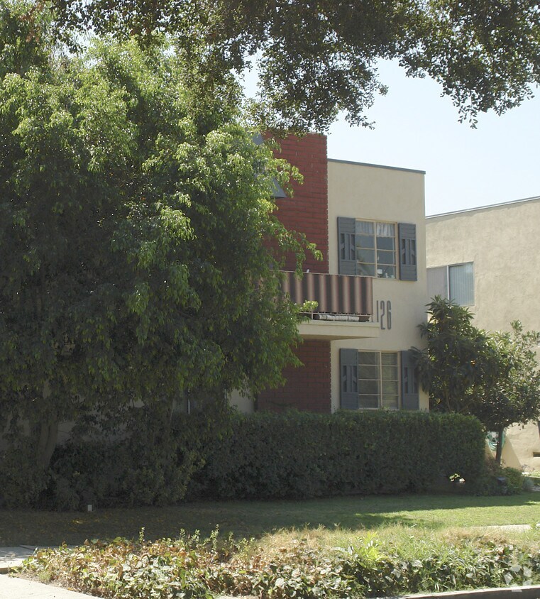 Building Photo - 126 E Live Oak St