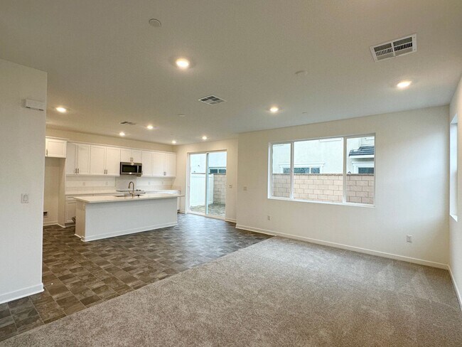 Foto del edificio - Brand-New Modern Home in Ontario – Solar Included!