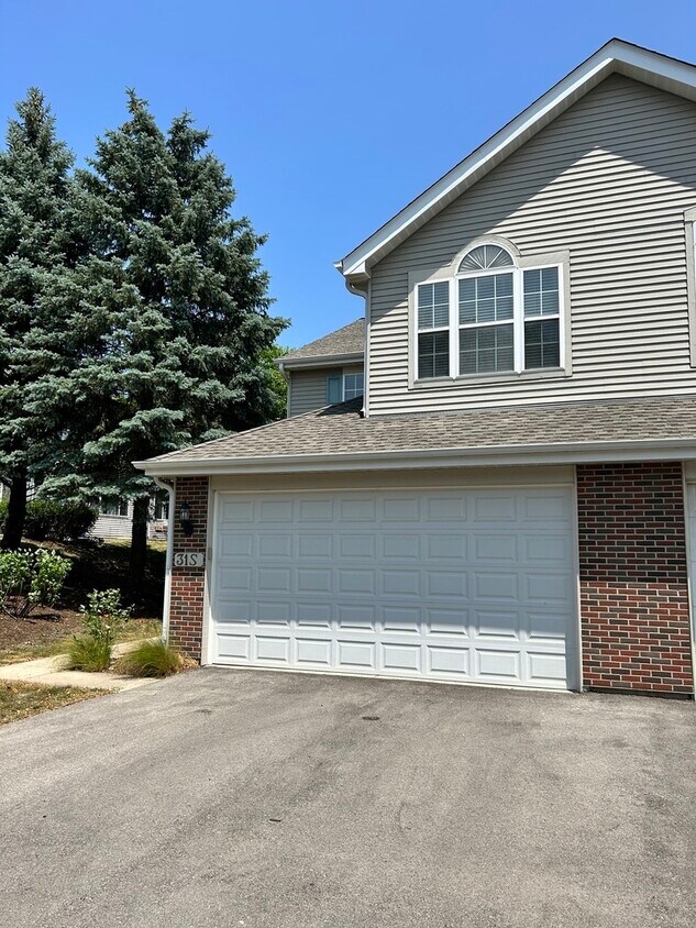 Primary Photo - 31 S Oakhurst Dr
