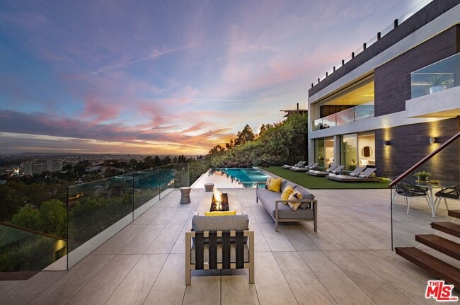 Building Photo - 6902 Los Tilos Rd
