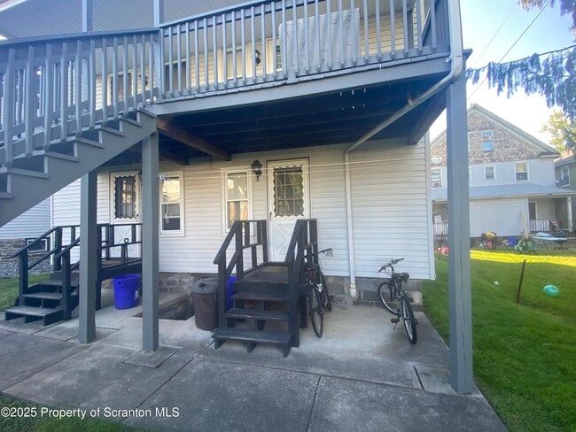 Foto del edificio - 1344 Sanderson Ave