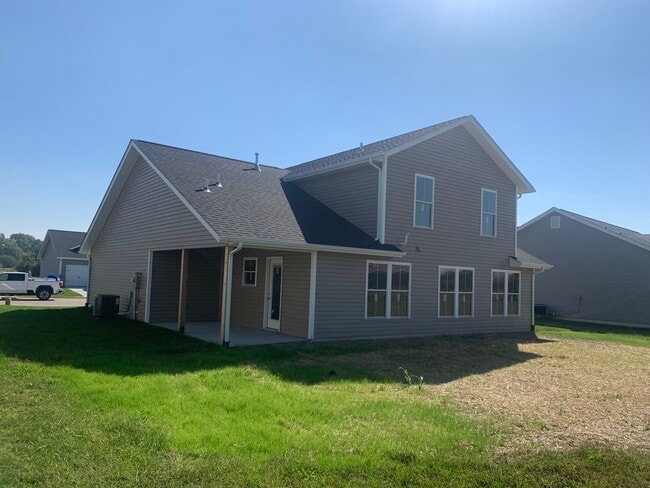 Building Photo - 3625 Justine Dr