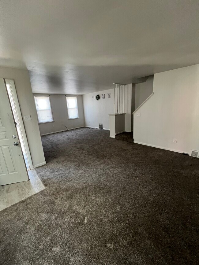 Sala de estar/comedor - 319 Centennial Ave