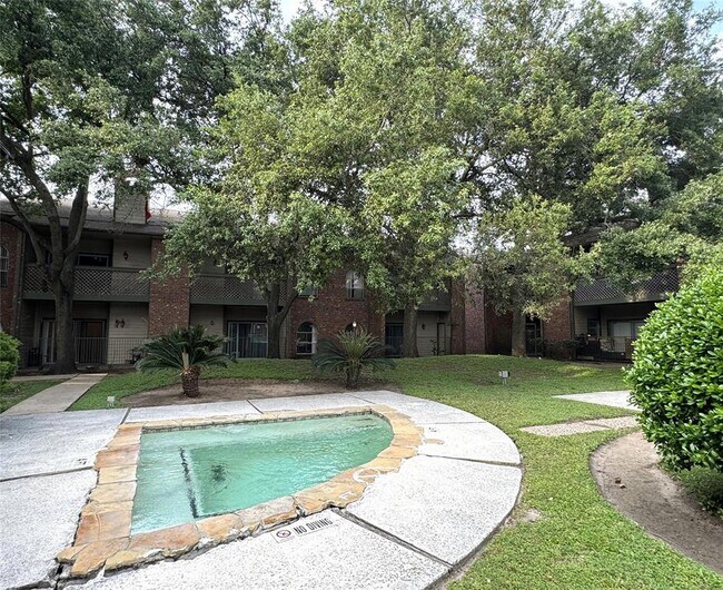Foto del edificio - 6500 Harbor Town Dr