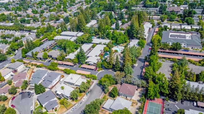 Building Photo - 2474 Larkspur Ln