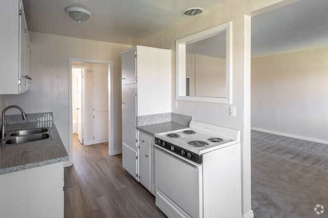 1BR, 1BA - 650SF - Ashtree Apartments