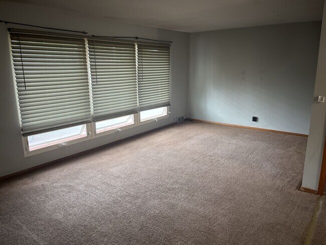 Foto del edificio - 220-222 Stoddard Ave