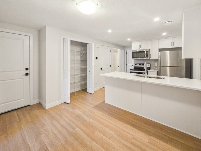 Photo du bâtiment - 102 Silverton Glen Gate SW