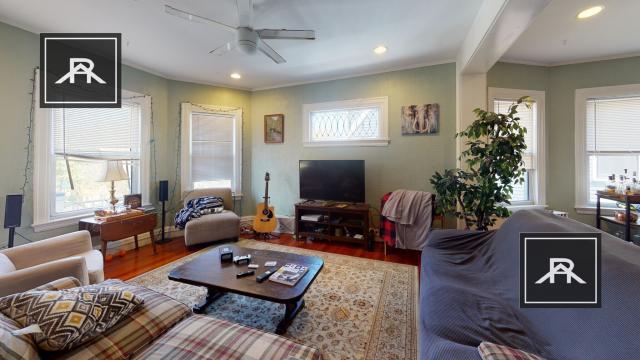 Foto del edificio - 5 bedroom in Brookline MA 02445