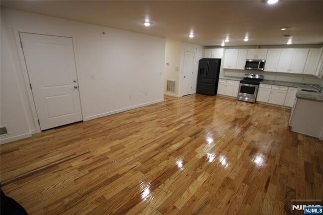 Building Photo - 100 Grove Terrace