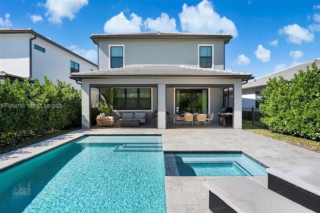 Foto del edificio - 4642 Pinehurst Trl W