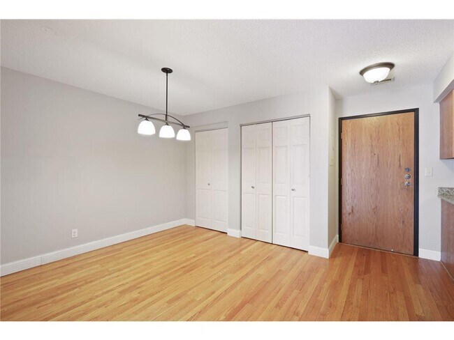 Foto del edificio - 232 W Franklin Ave