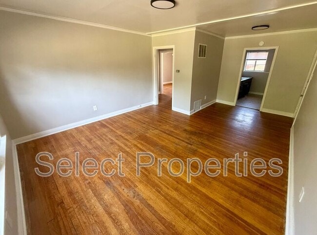 Building Photo - 608 Cherry