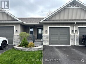 Building Photo - 23 Glenview Cres