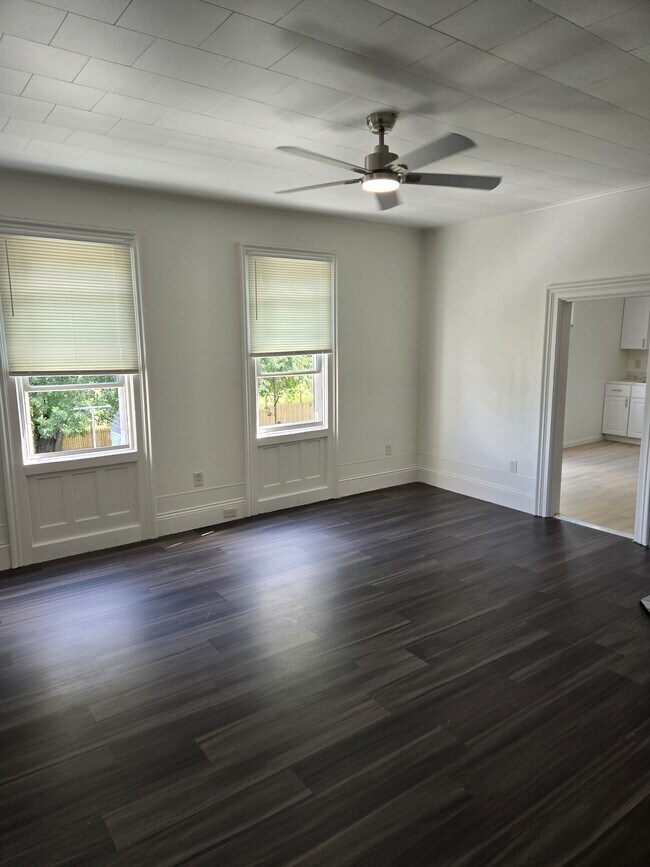 Building Photo - 302 Remsen St