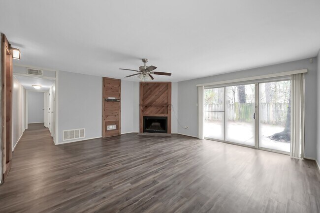 Building Photo - 83 Marabou Pl