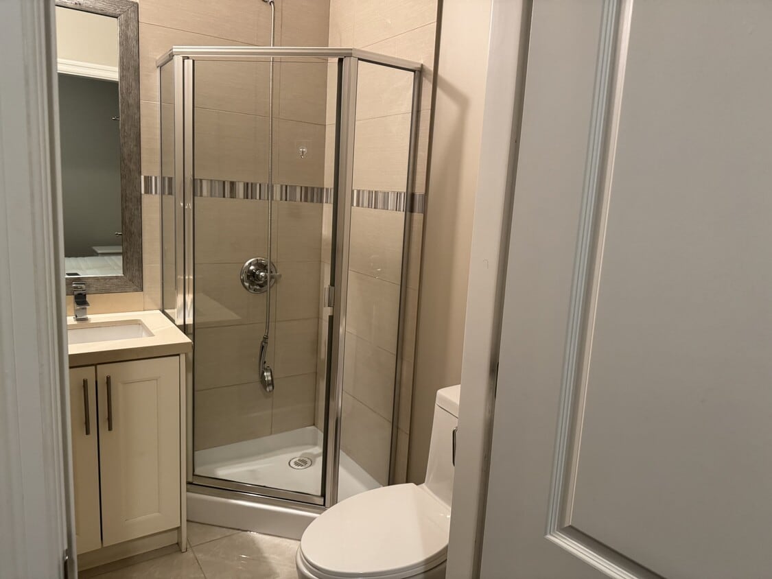 Building Photo - 5650 Elsom Ave