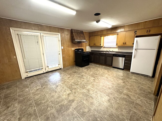 Building Photo - 2725 1st Ave, Groves, TX 77619