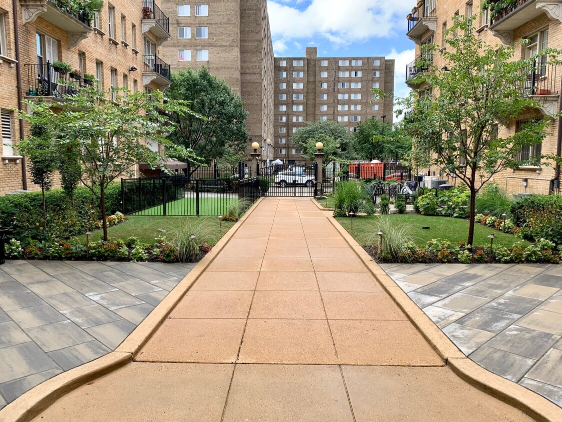 Primary Photo - 1401 Columbia Rd NW