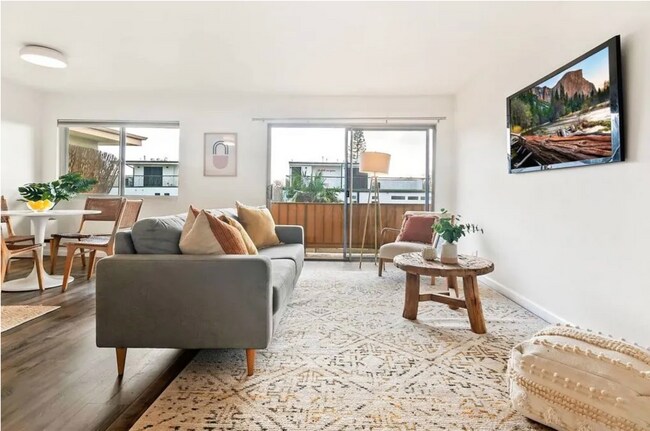 Foto del edificio - 525 N Sycamore Ave