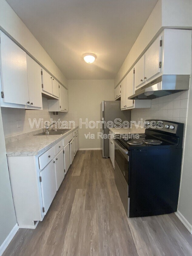 Foto principal - 218 Charleston Blvd