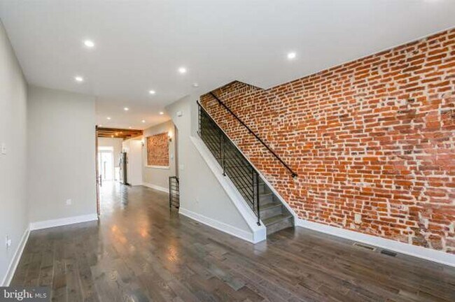 Foto del edificio - Gorgeously renovated classic row home with Off-Street Parking