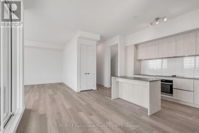 Building Photo - 3 Steckley House Ln