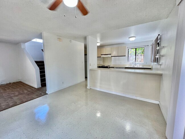 Building Photo - Ewa Beach - 3 Bedroom, 2 Bathroom, 2 Car G...