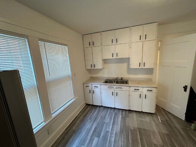 Foto del edificio - 1846 Taylor Ave