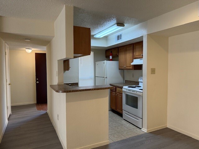 Building Photo - 8315 Jorine Dr