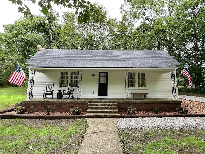 Primary Photo - 5454 Pinewood Rd