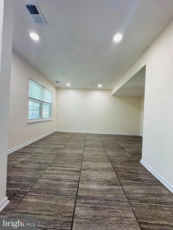 Building Photo - 9658 Woodhue Ct