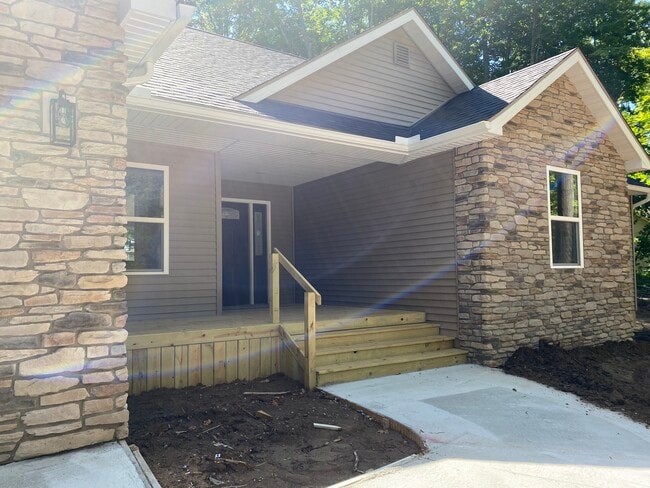 Building Photo - 9453 Shady Dr