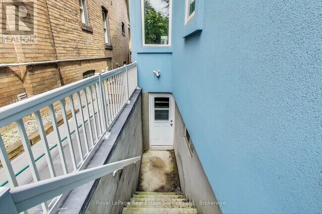 Photo du bâtiment - 846 Carlaw Ave